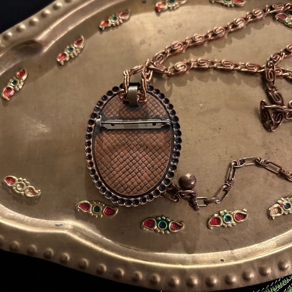 VTG Copper Tone Metal Cameo Necklace with optional brooch clasp. Unbranded. - Picture 8 of 8